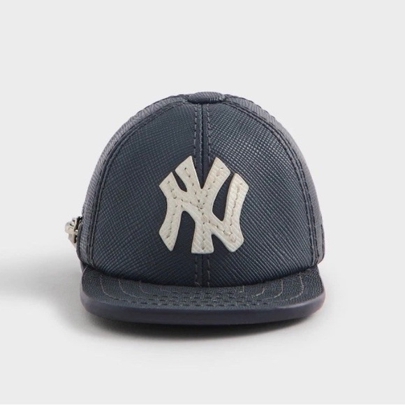 Kith for the New York Yankees Baseball Cap Leather Pouch Ready to Ship - Picture 1 of 6